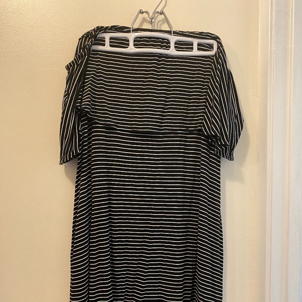 Socialite Off-Shoulder Black/White Dress